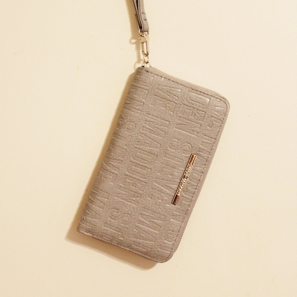 🦋 Steve Madden Wallet in silver with wrist-strap